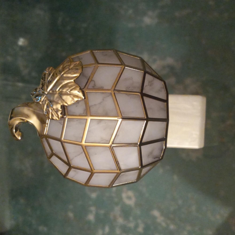Bath and body works faux marble pumpkin wallflower plug-in